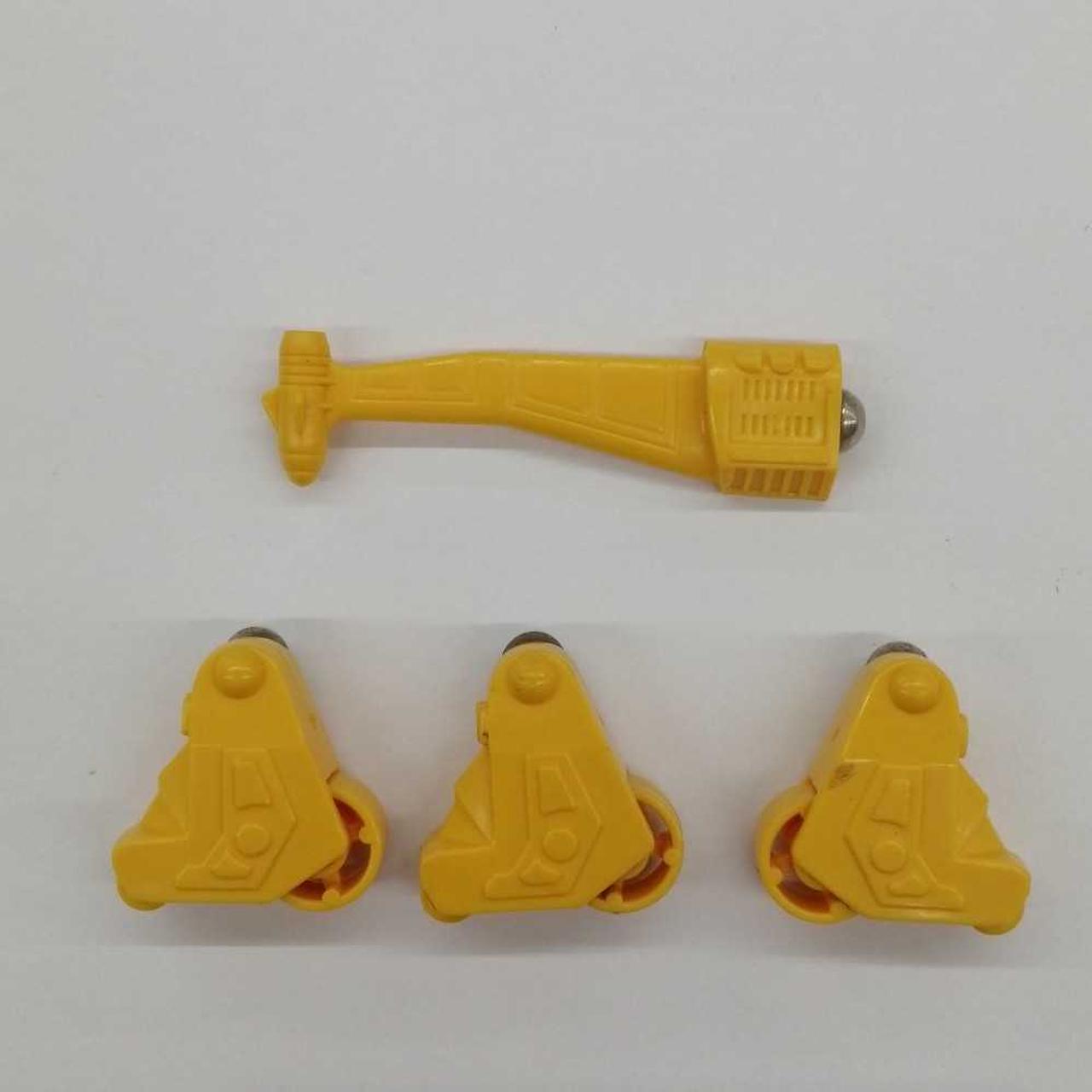 左翼欠品、左足1個過多