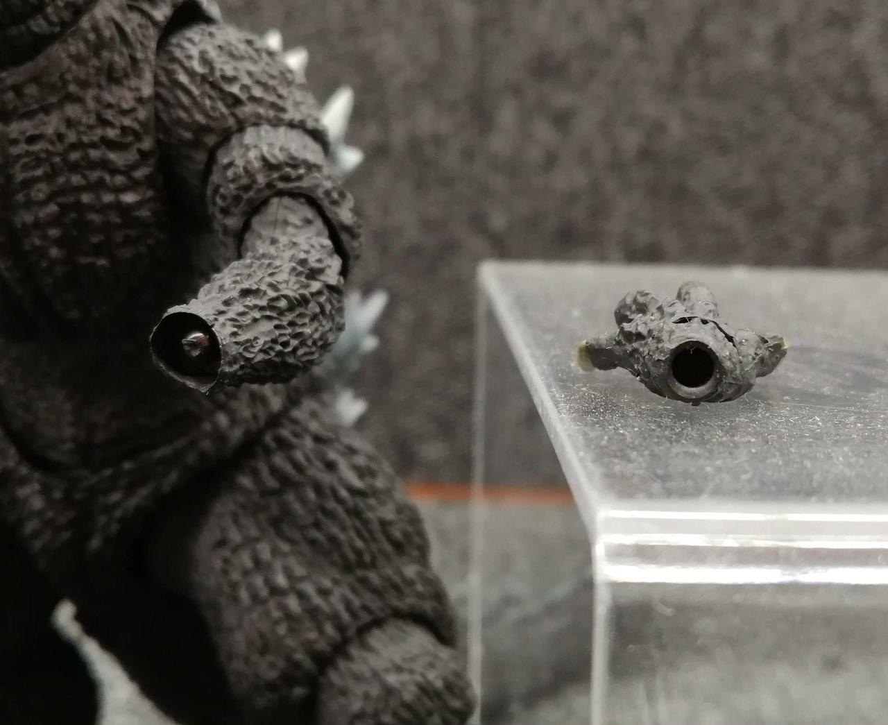 左手パーツゆるいです