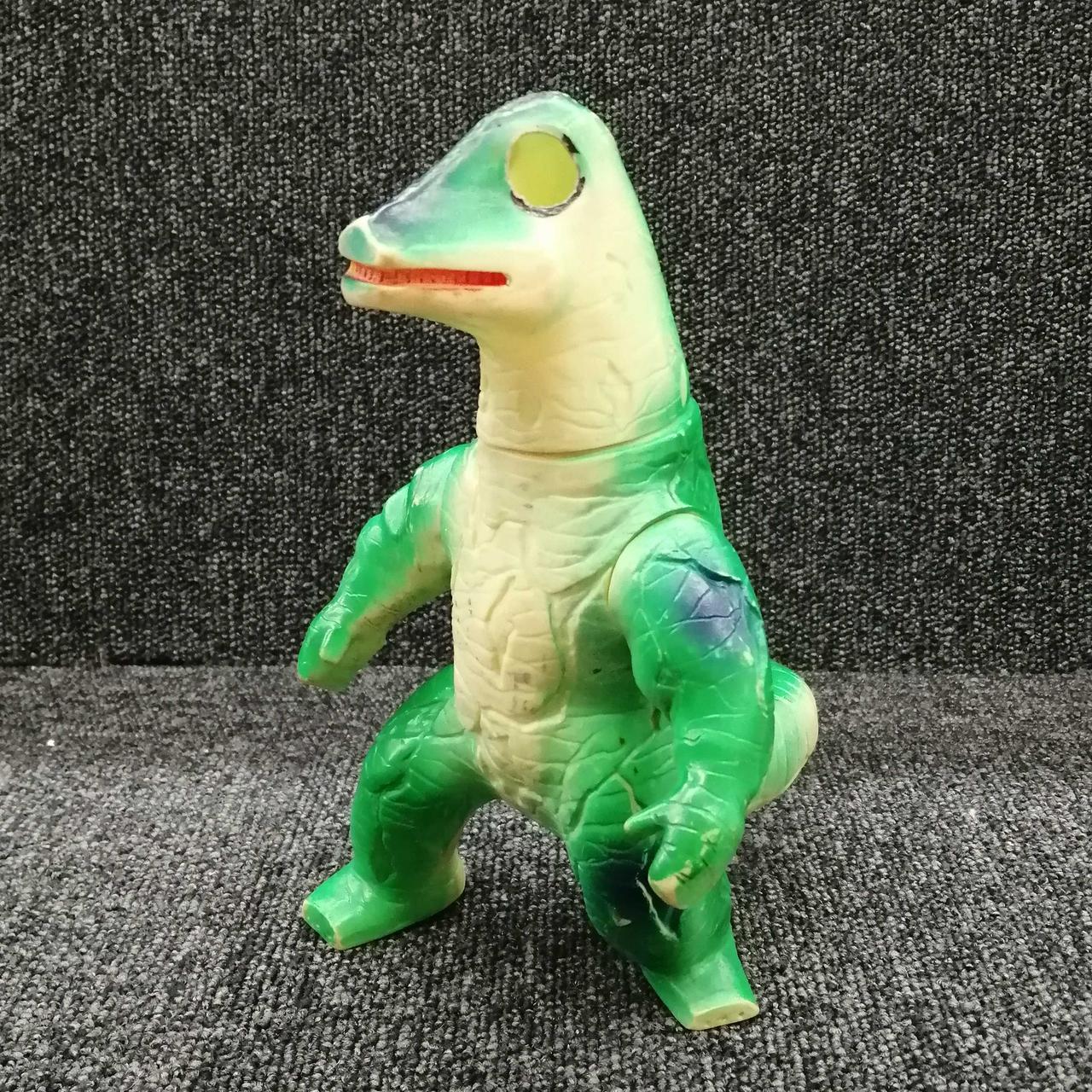 全体的に経年劣化による色剥げあり