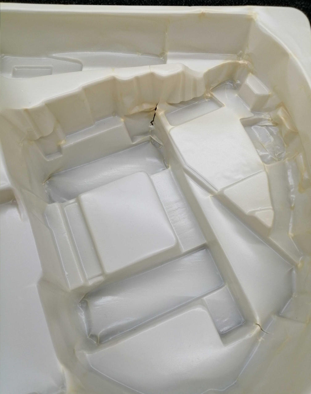 内ケース破れ有