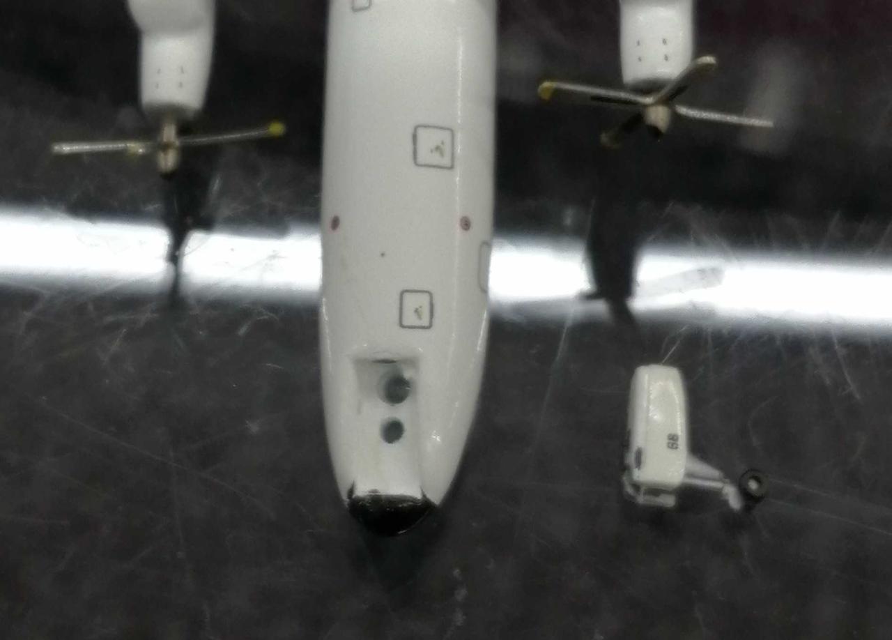 パーツ一部取れてます