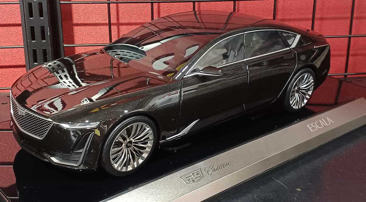 キャデラック　エスカーラ　コンセプト　1/18 ミニカー 1/18 Dealer Edition Alloy Simulation Cadillac ESCALA Concept