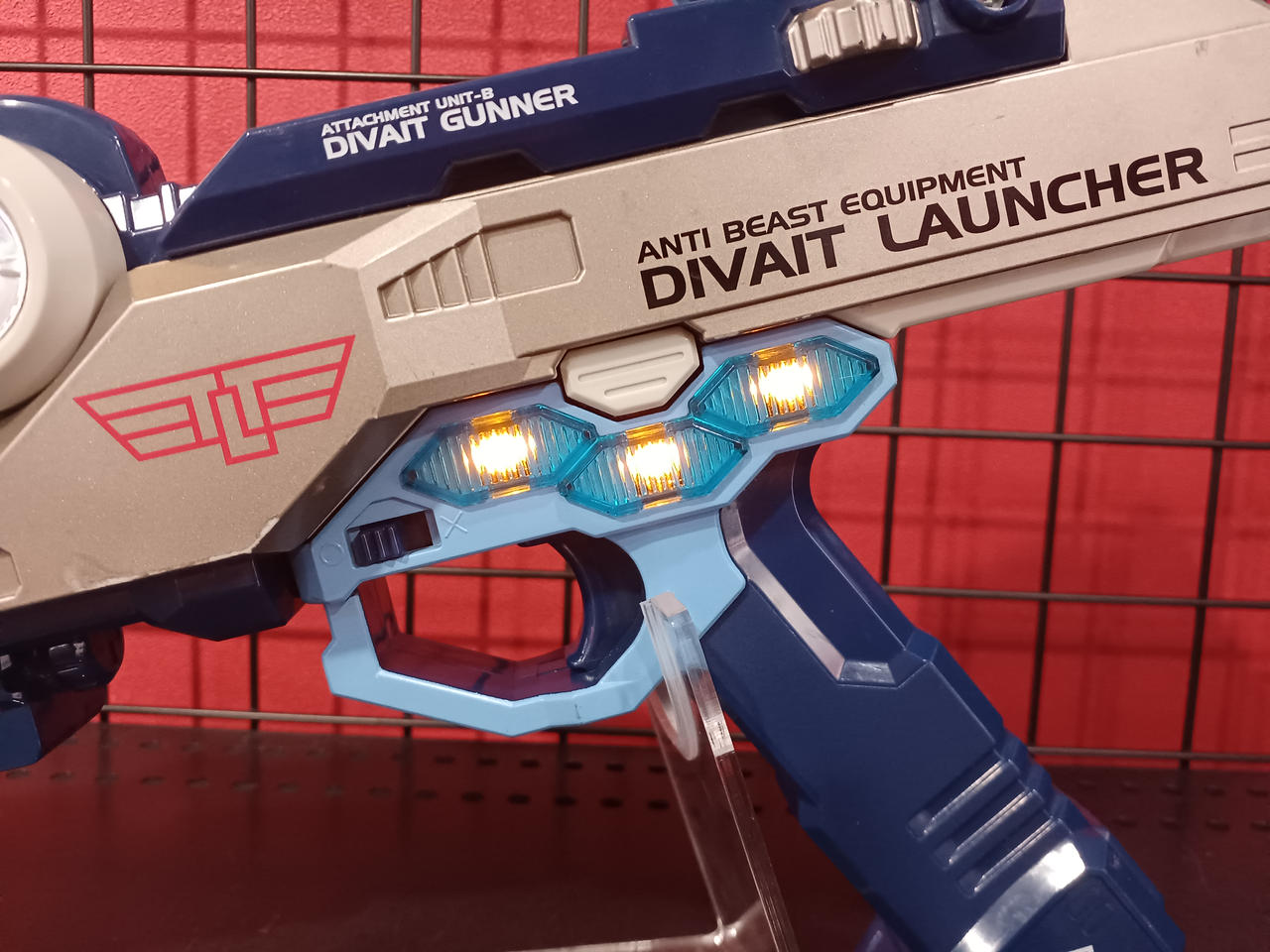 新品未開封　ディバイトランチャー ウルトラマンネクサス ウルトラマンネクサス 大型分離銃 ディバイトランチャー - メルカリ