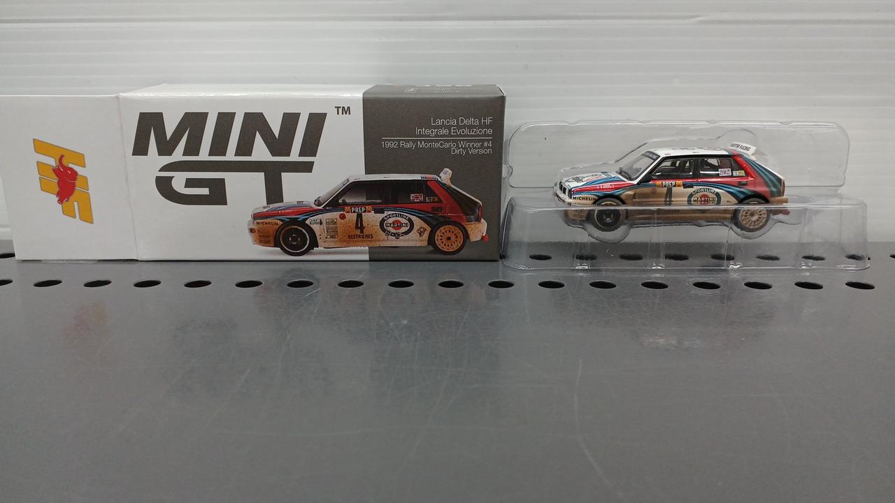 三枚目画像右上の車