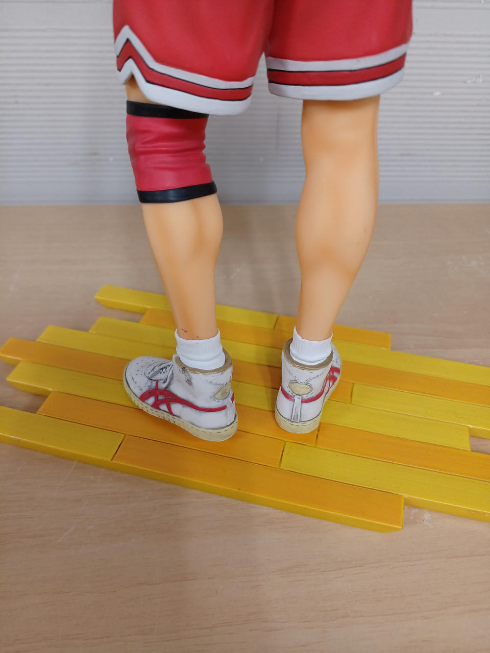 左足にキズあり