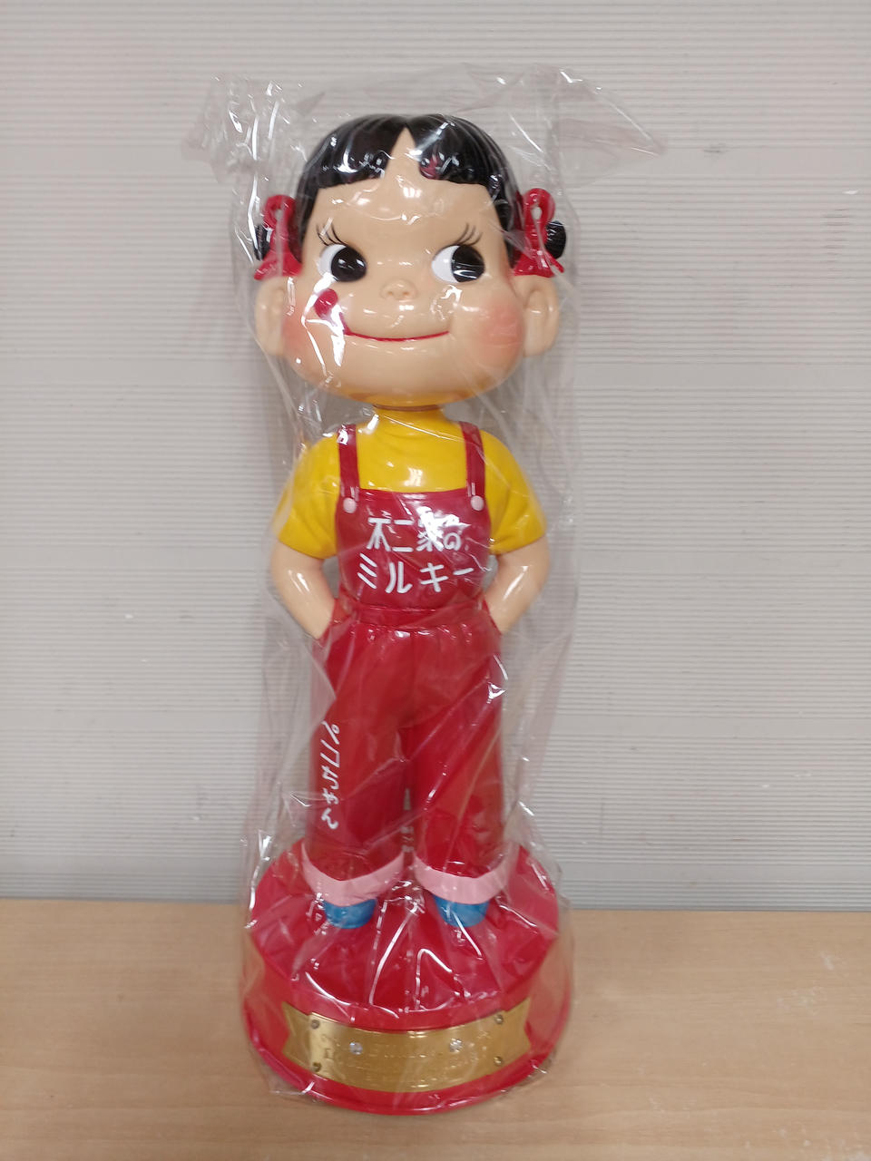 不二家ペコちゃん フィギュア 赤 オーバーオール 不二家ペコちゃん フィギュア 赤 オーバーオール 不二家ソフビ