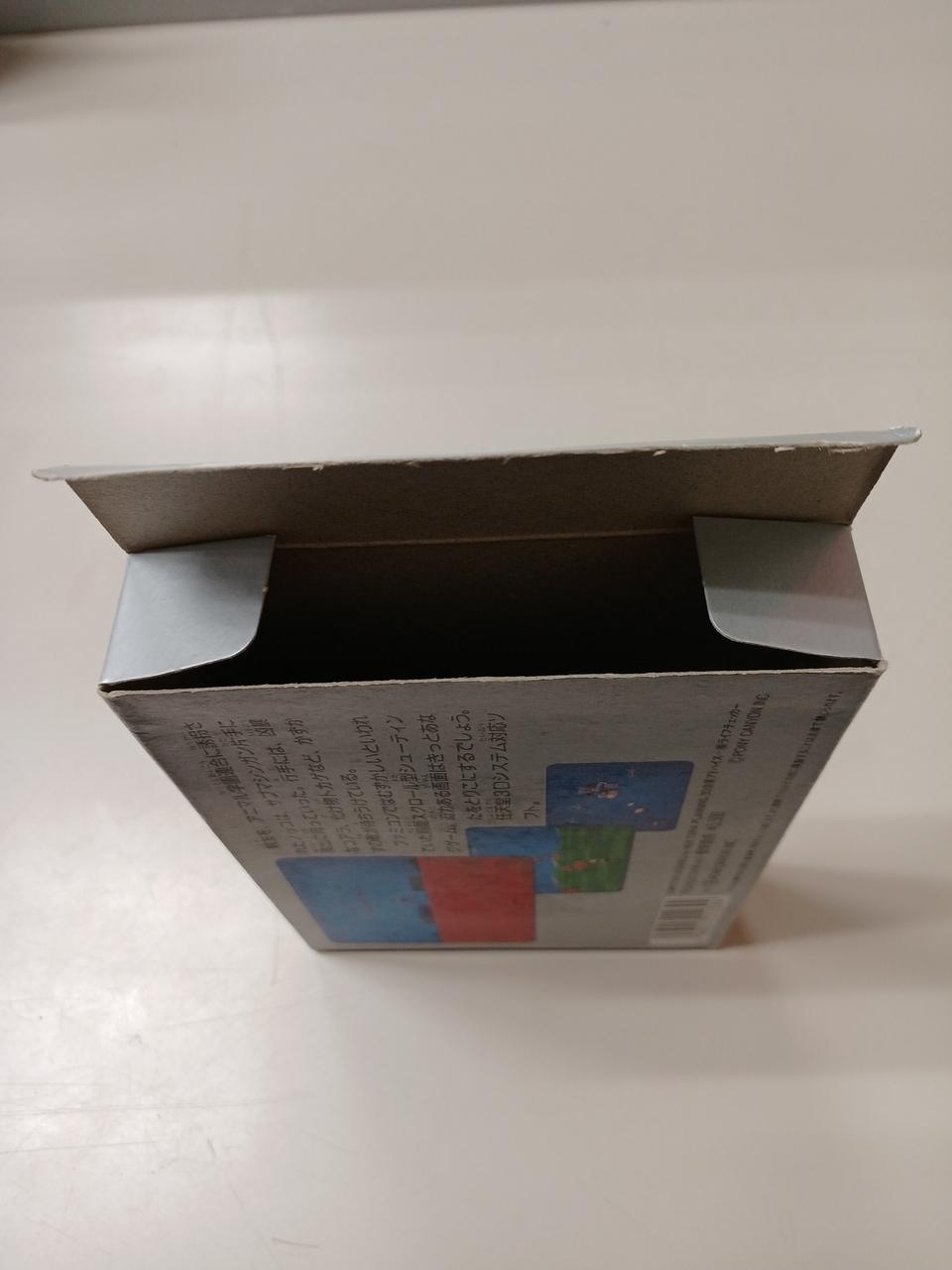 外箱の耳は付いています。