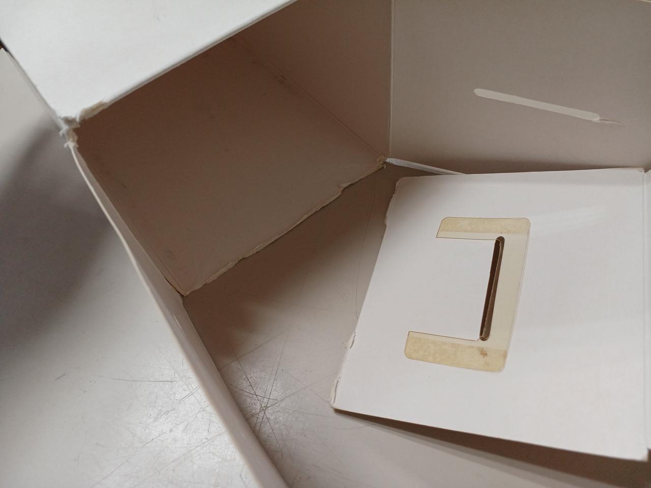 ※外箱破損有り。