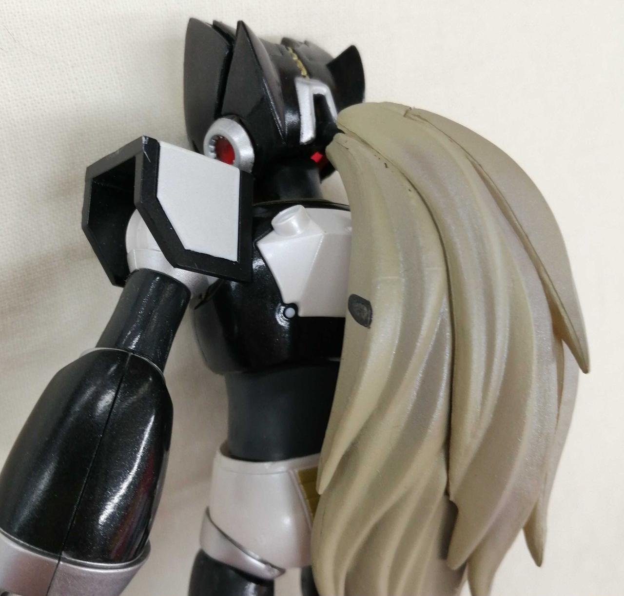 髪に塗装ヨゴレあり