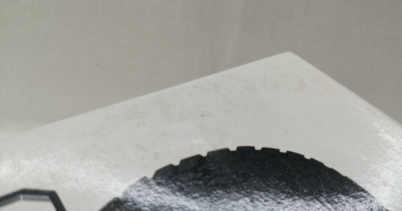 外箱汚れ、凹みあり