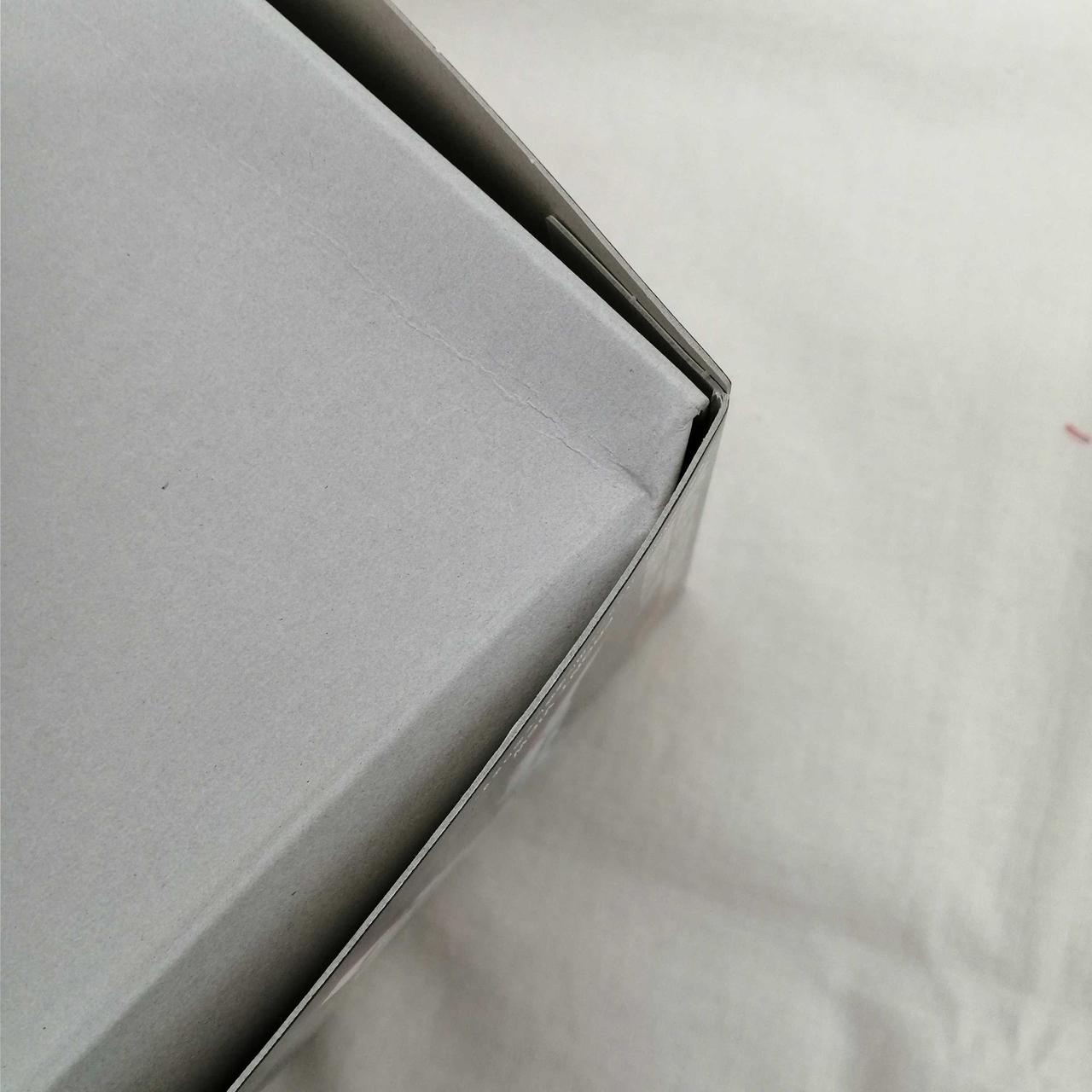 箱：ヘコミあり