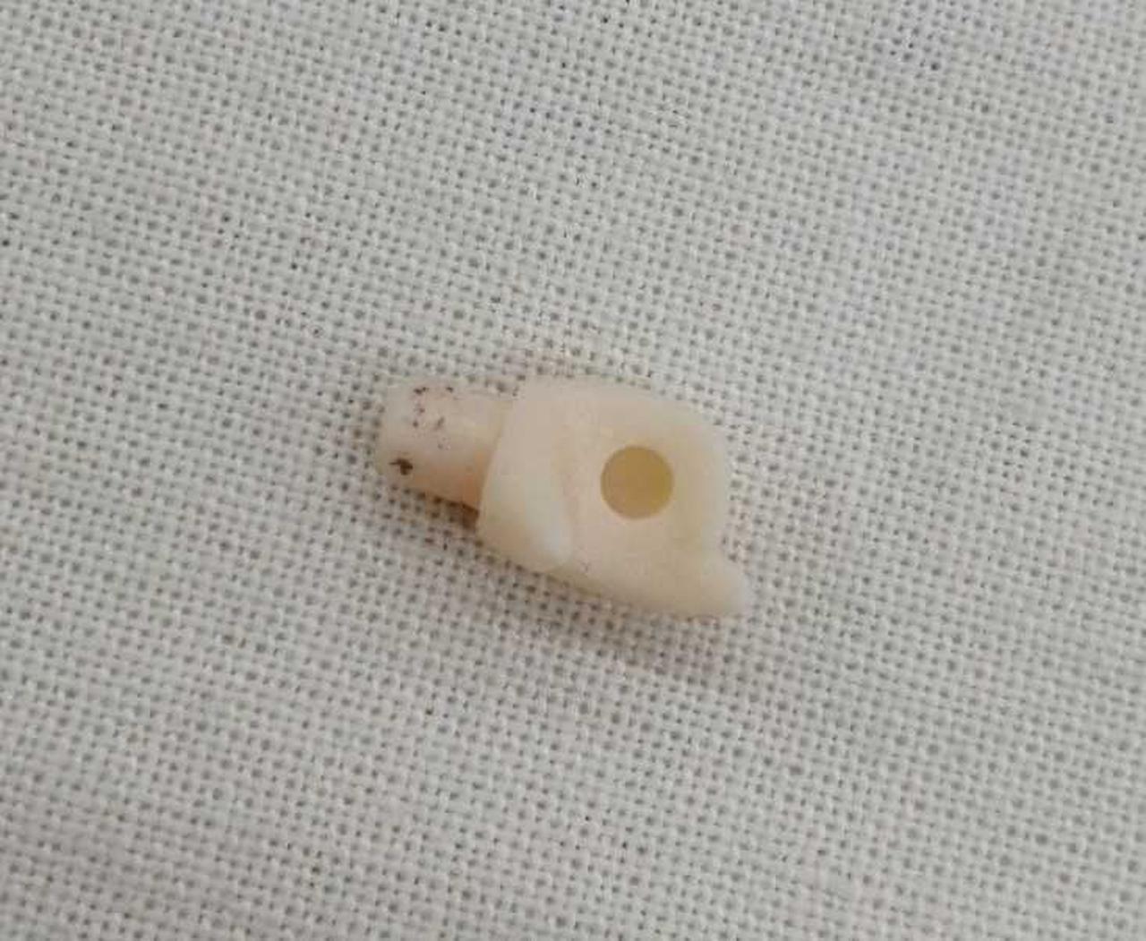 手のパーツ色移りあり