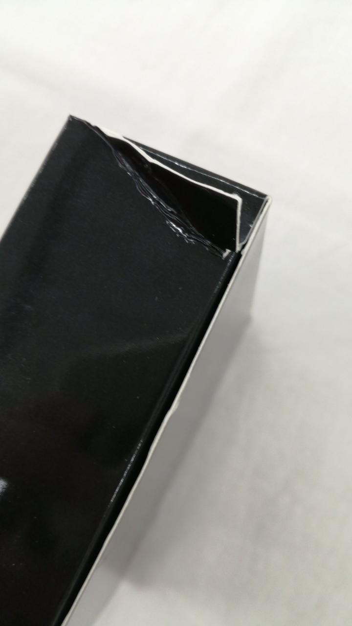 装飾パーツの箱イタミあり