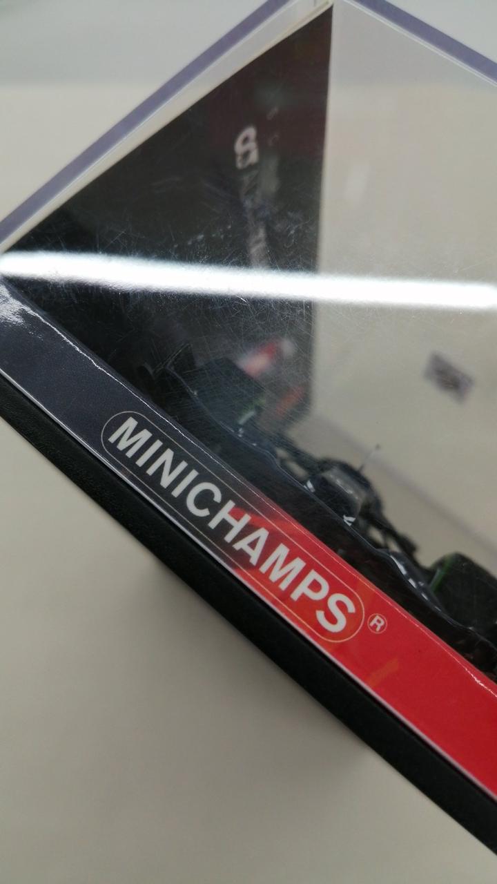 ケースに細かいキズあり