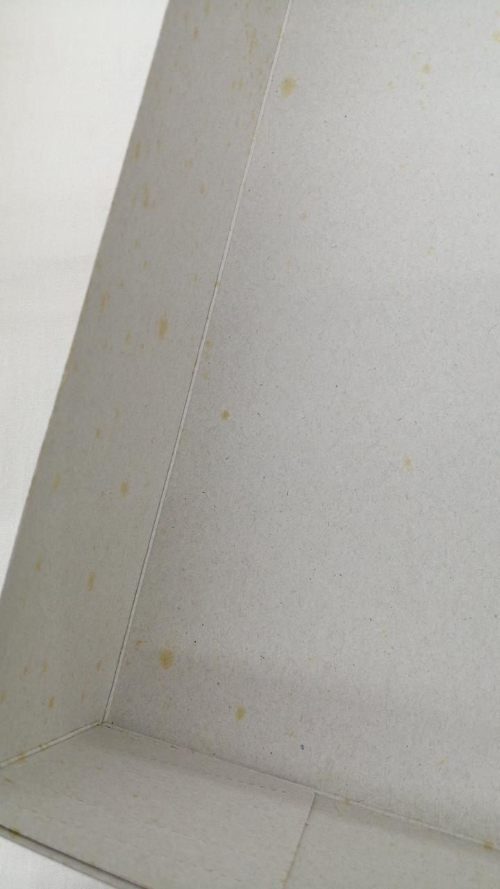 箱内側シミあり