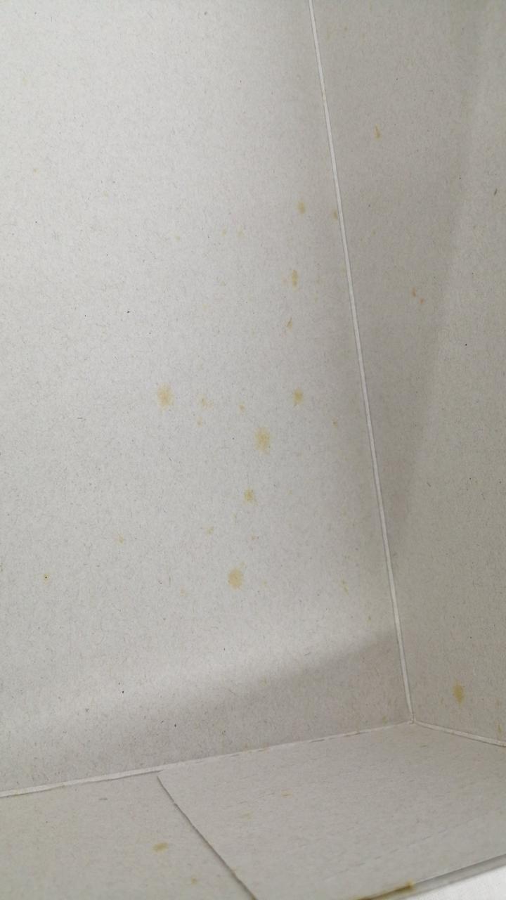 箱内側シミあり