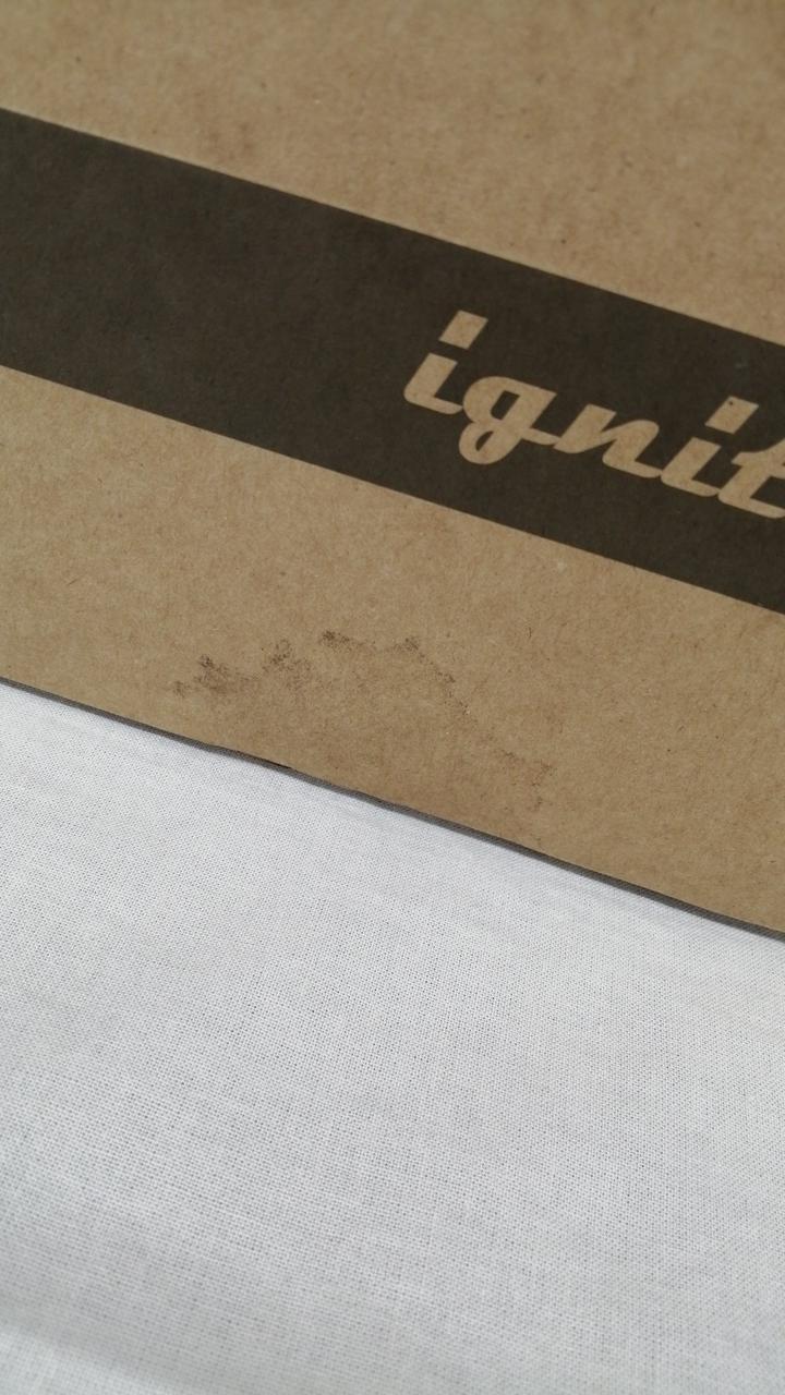 輸送箱汚れあり