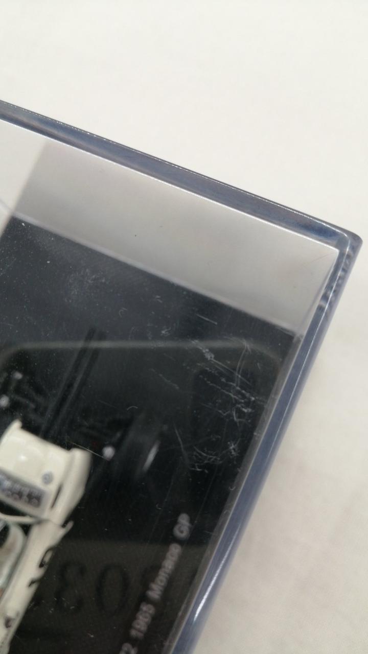 ケースに細かいキズあり