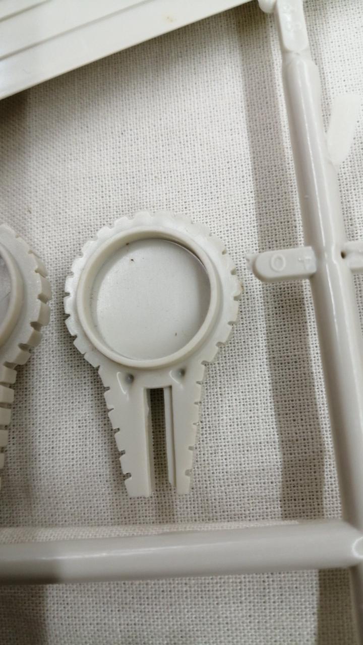 ランナーからパーツ外れています。