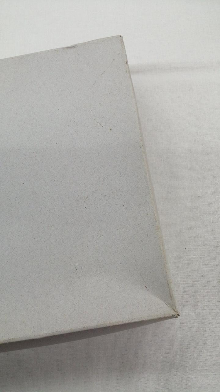 箱シミ・イタミあり