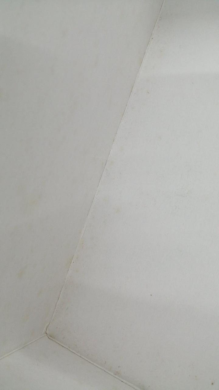 箱内側シミあり
