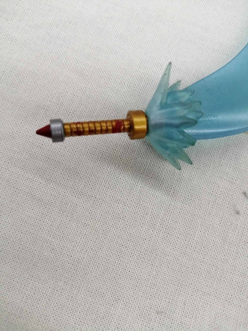 剣の柄に塗装ヨゴレあり