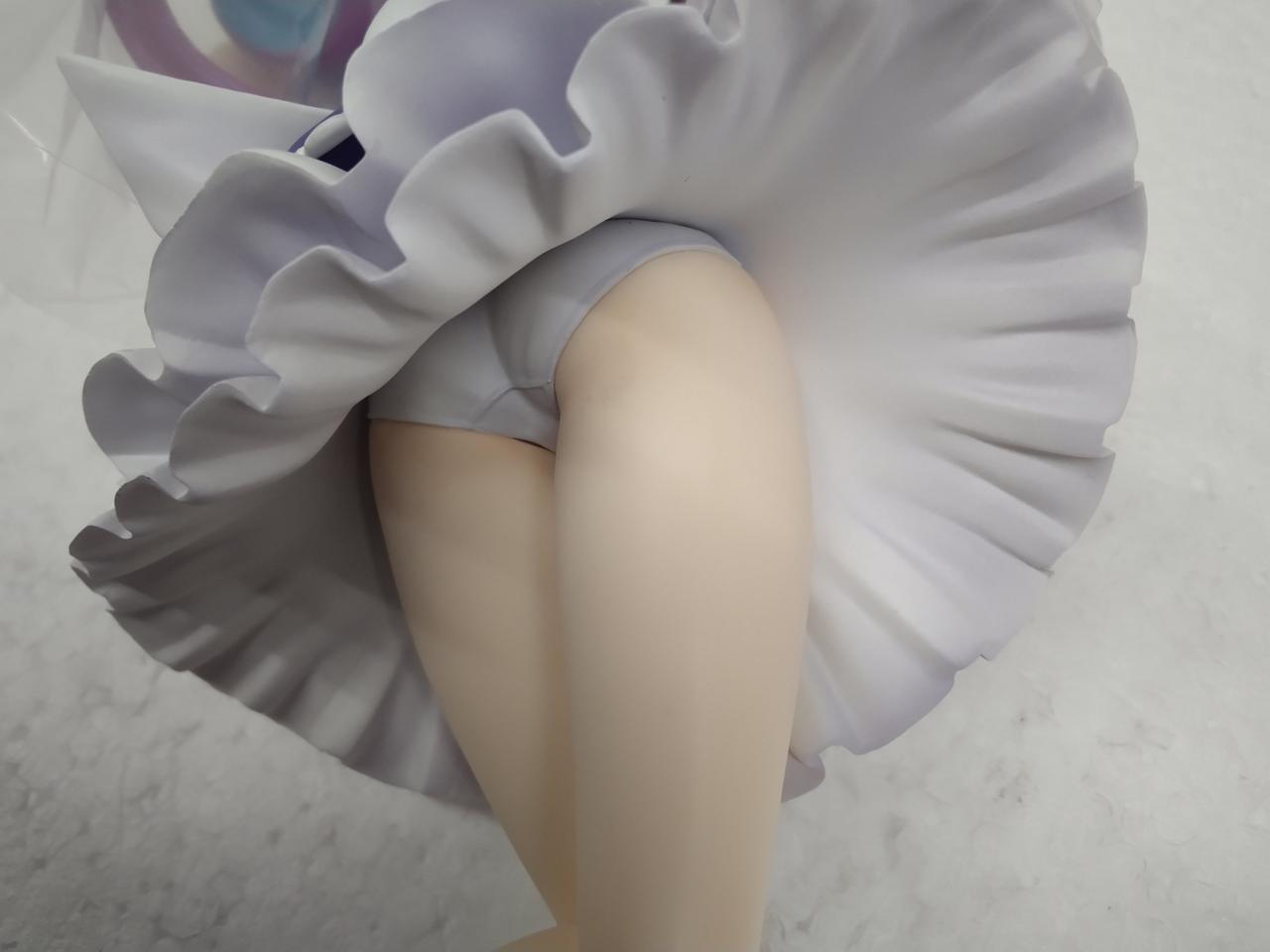 太もも黒い汚れあり