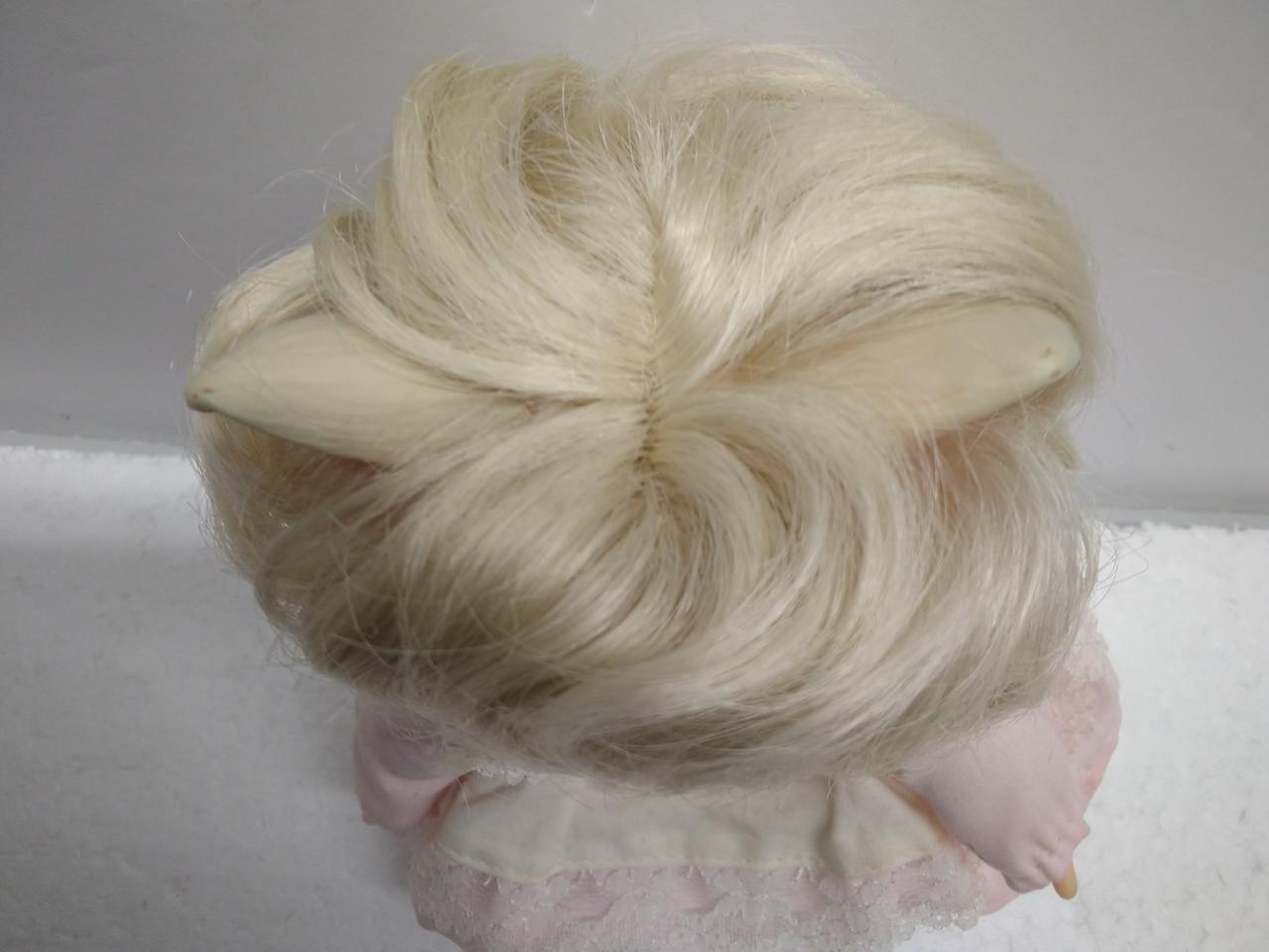 耳先端塗装剥げあり