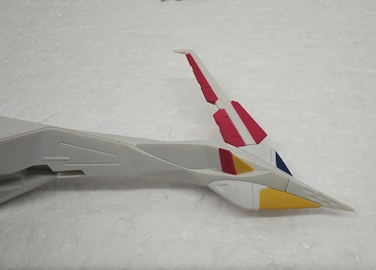 若干の黄ばみがあります