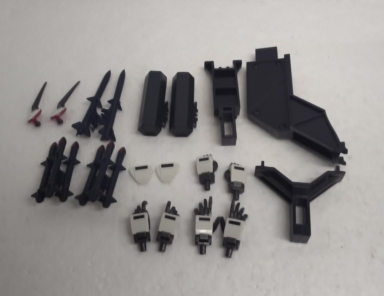 付属品は写真の物で全てです。