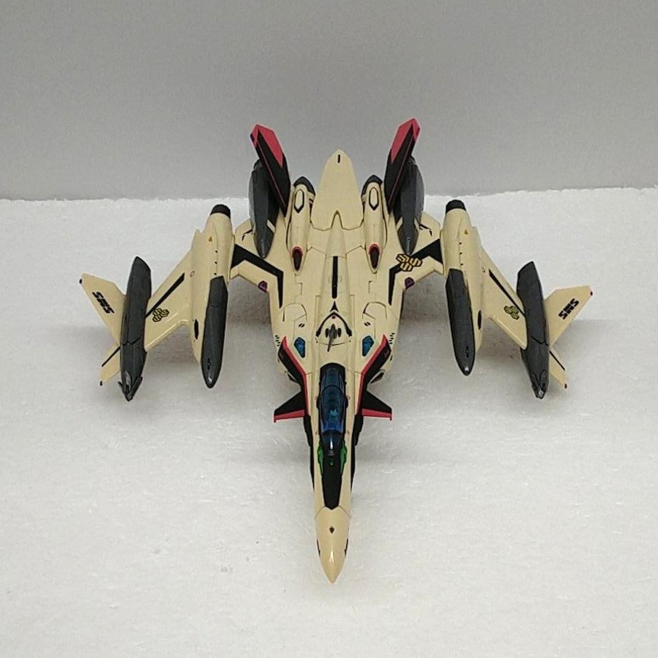 両翼は自立出来ません。