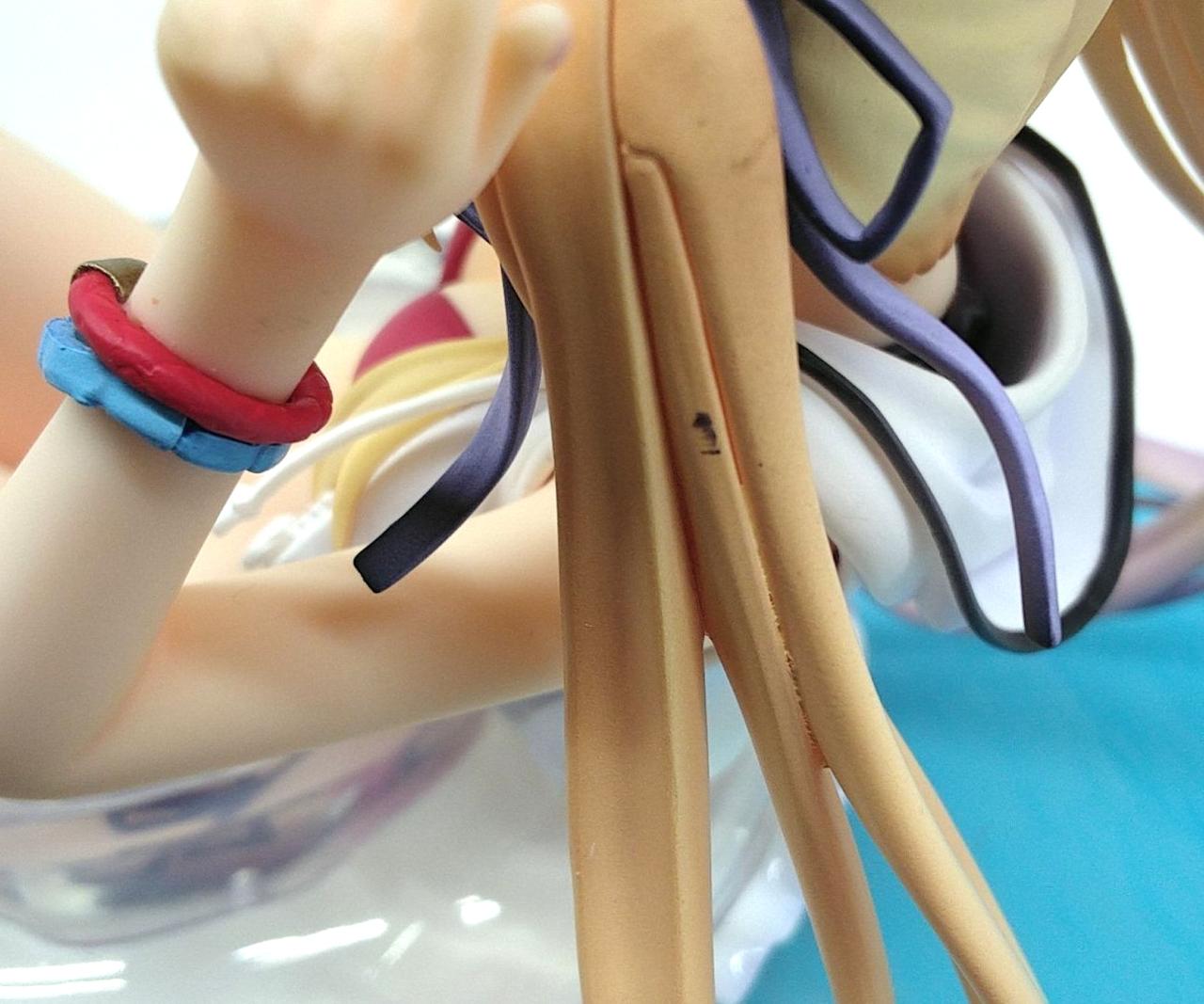 髪一部汚れあり