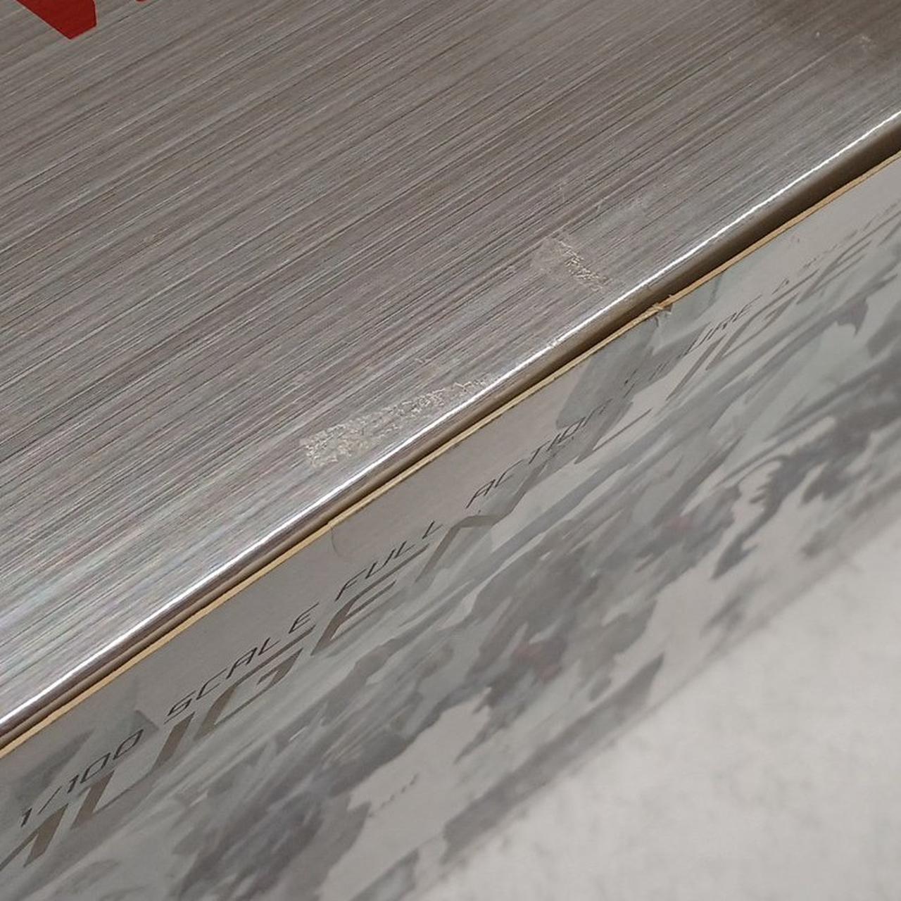 シール跡あり