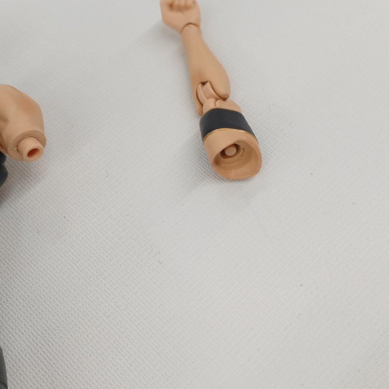 左腕外れやすくなってます。