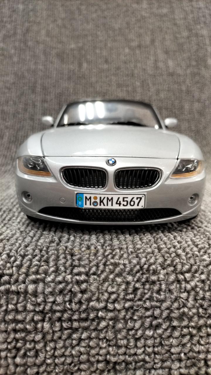 1/18 京商  Z4（E85）シルバー　ディーラー購入品 京商|1/18 BMW Z4 シルバー|【ハードオフ公式通販】オフモール