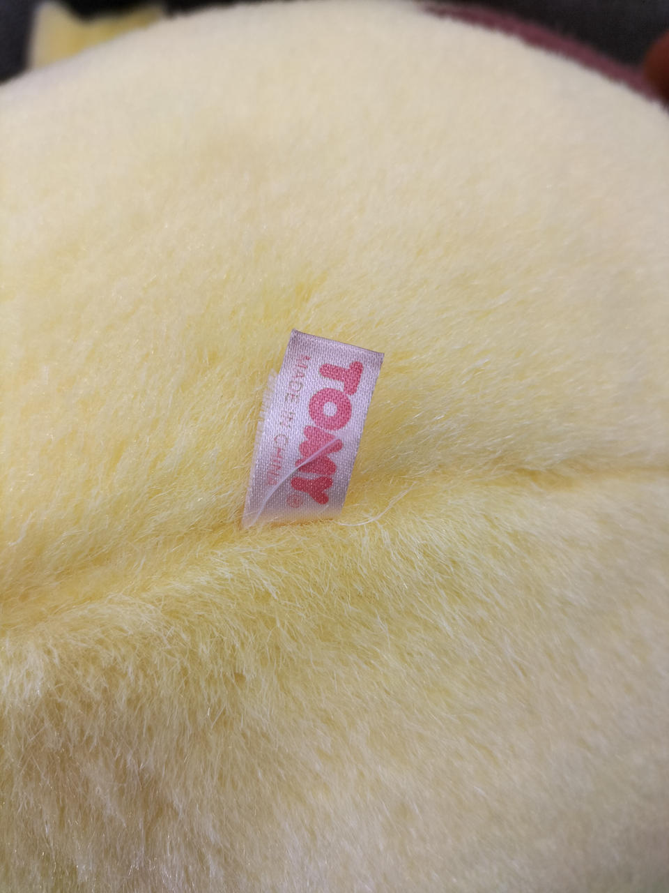 経年による若干の変色があります。