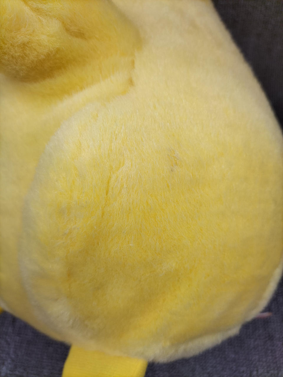 脚に汚れがあります。