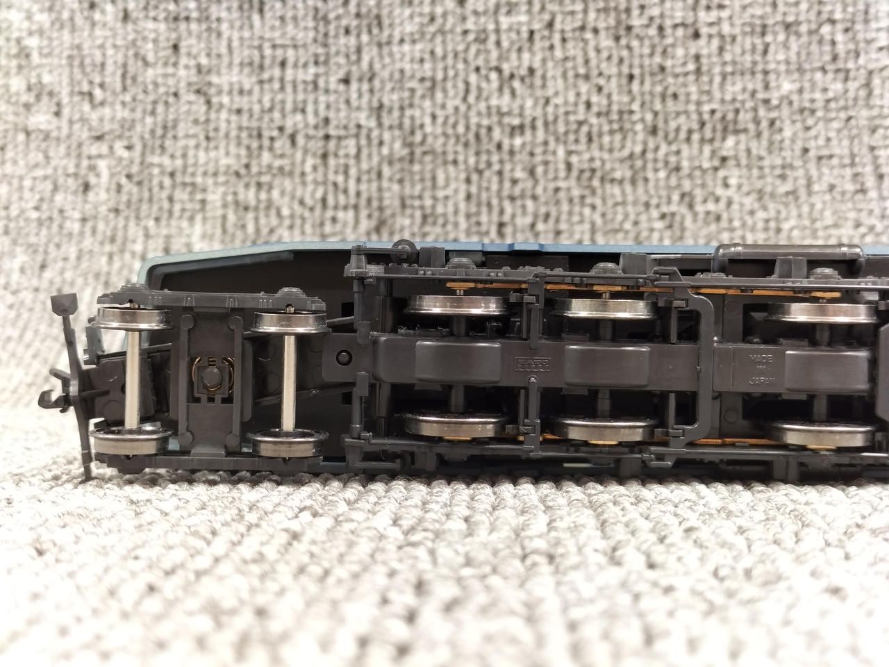 カトーのEF58 HOゲージ Amazon | KATO HOゲージ EF58 ツララ切り付 茶 鉄道模型 電気