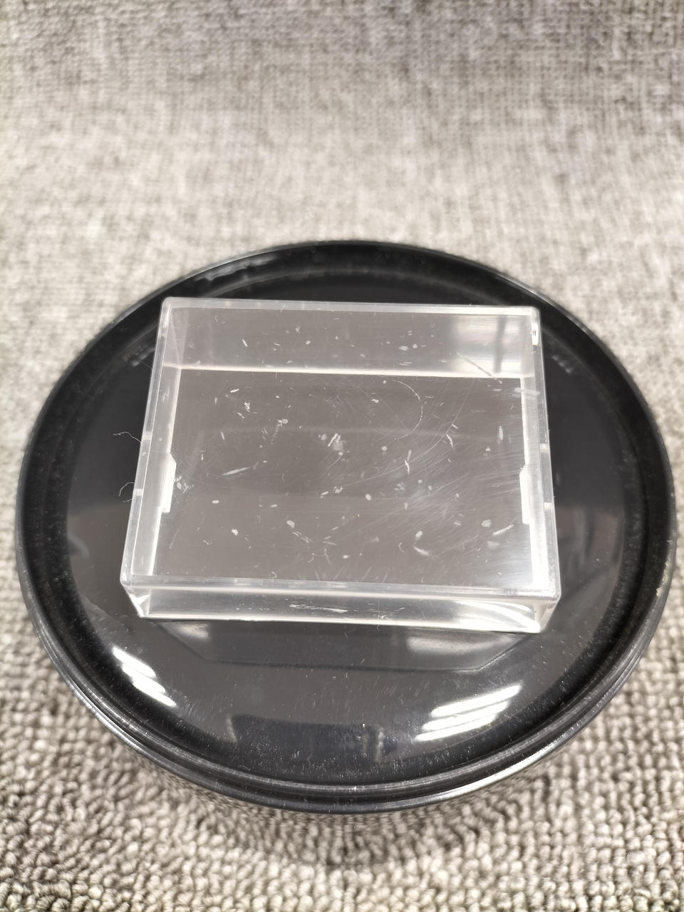 ケースにキズがあります。