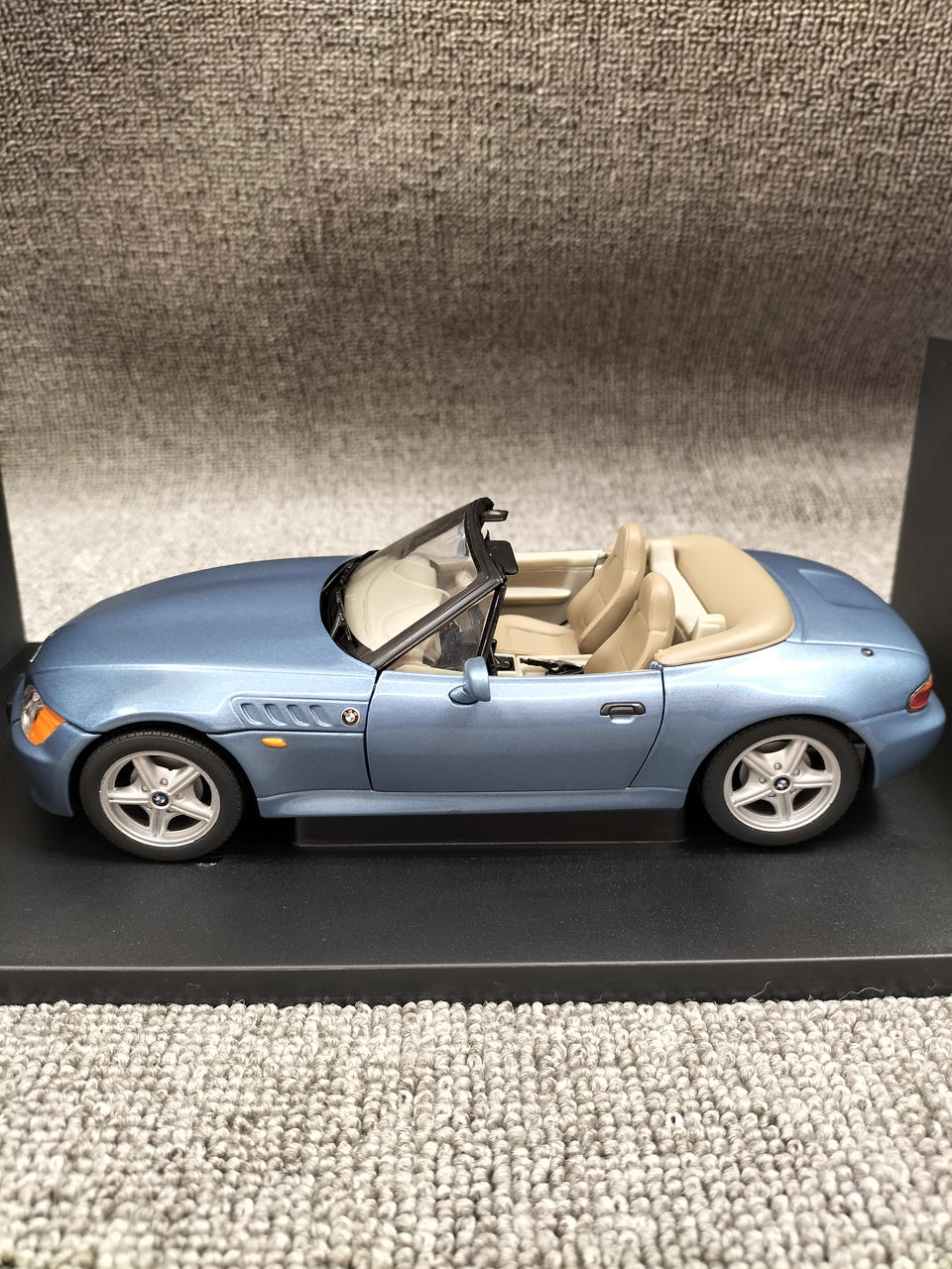UTモデル　　BMW Z3ロードスター UT MODELS|1/18 BMW Z3 ROADSTER|HARDOFFオフモール（オフモ