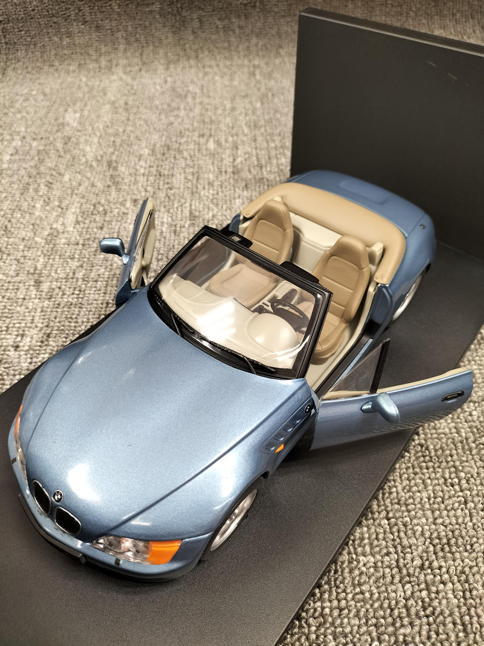 UTモデル　　BMW Z3ロードスター UT MODELS - BMW Z3 ROADSTER (RED) - 1/18 DIECAST | eBay