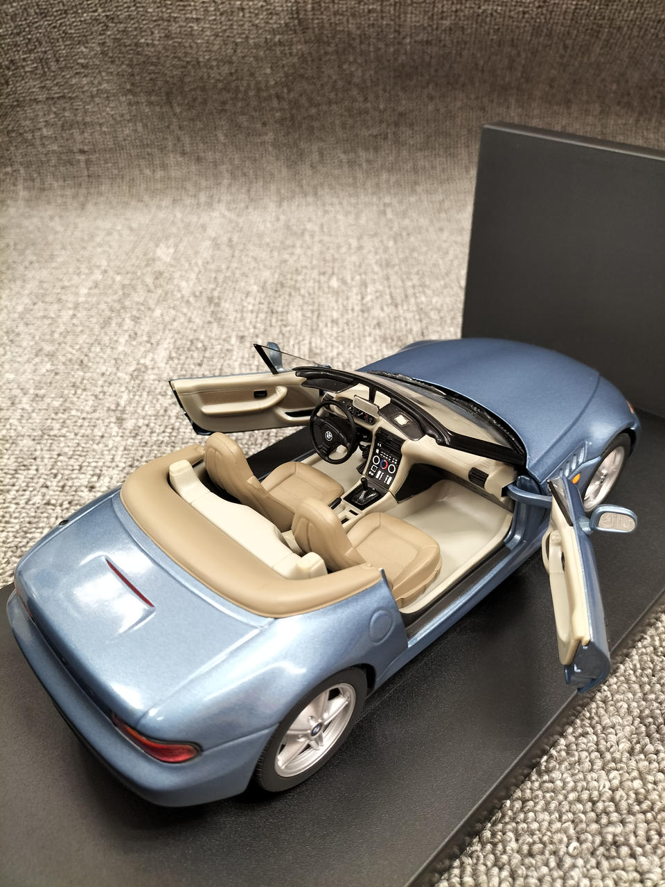 1/18 BMW 別注 Z3 roadster 中古 美品 UT Models BMW Z3 Roadster 1:18 Scale Diecast Dealer Promo