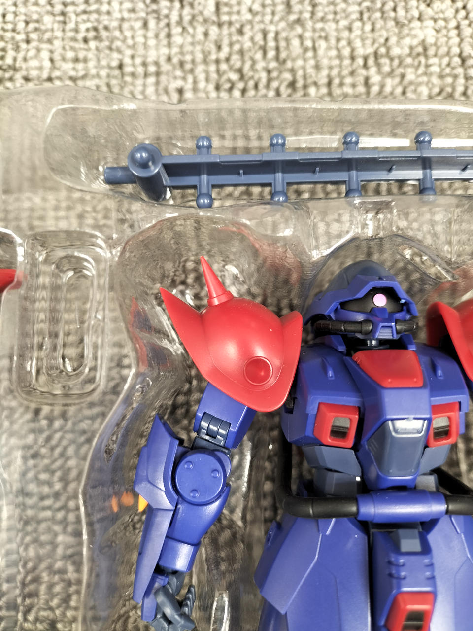 頭部アンテナパーツが欠品しています。