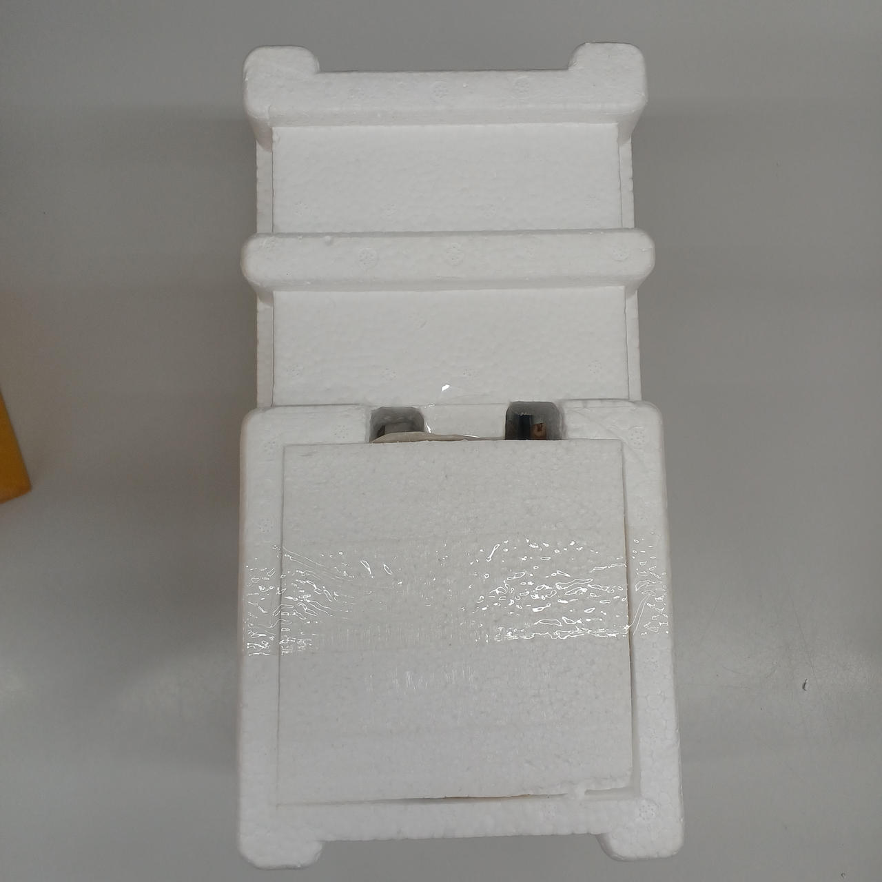 台座裏に付いています