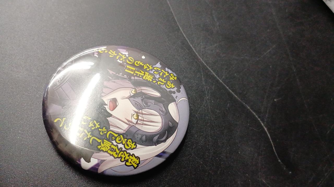 缶バッジ本体にキズあり