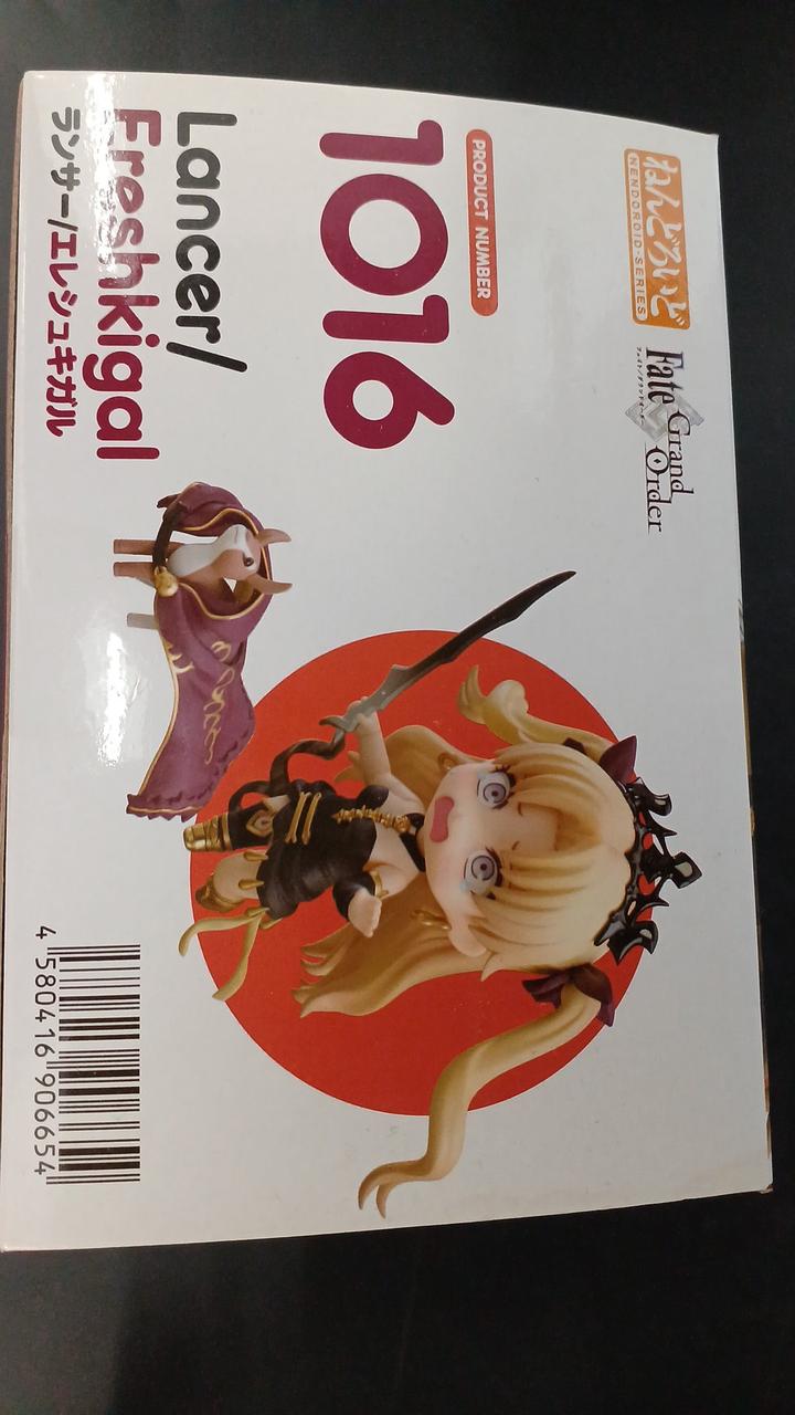 箱の両端に変色あります。