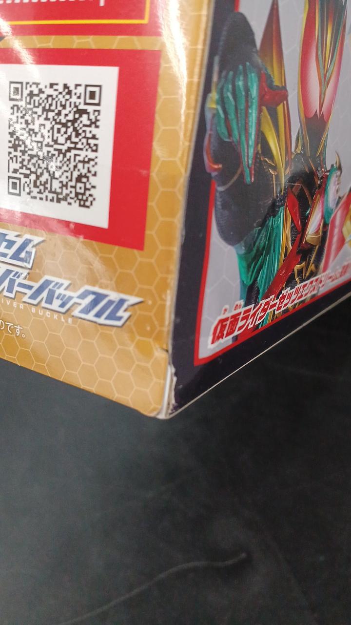 キズ・はがれがあります。