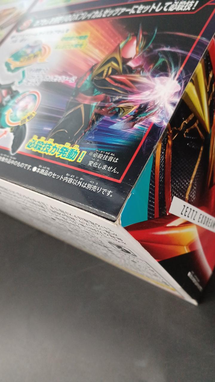 キズ・はがれがあります。