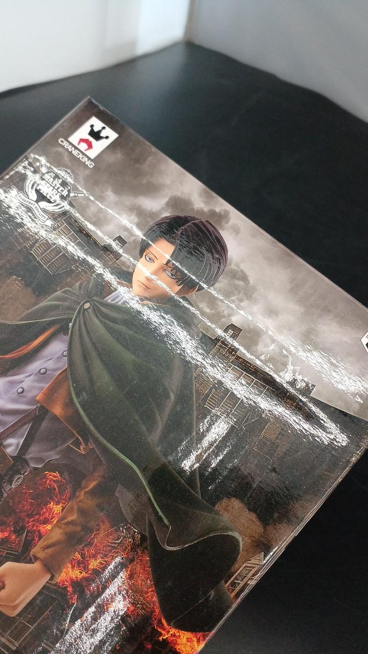 箱が凹んでいます。