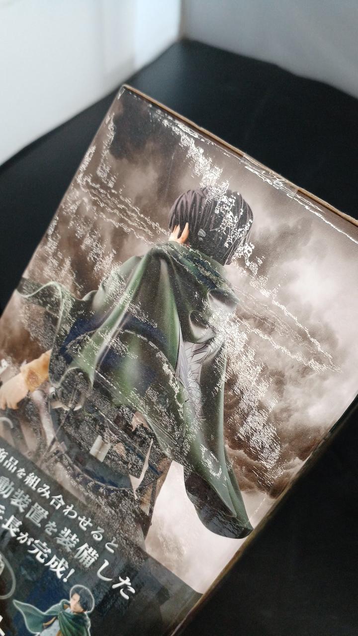 箱が凹んでいます。